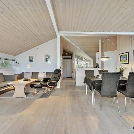 Cozy In With House A Panoramic View *