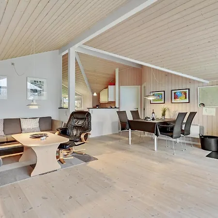 Cozy In With House A Panoramic View Martofte